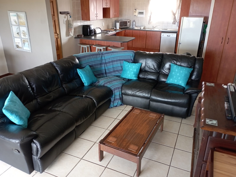 To Let 2 Bedroom Property for Rent in Wavecrest Eastern Cape